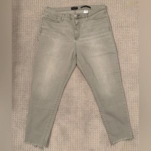 ❤️‍🔥✨BANANA REPUBLIC JEANS Women's Cutoff Skinny Jeans Size: 34 Regular❤️‍🔥✨
